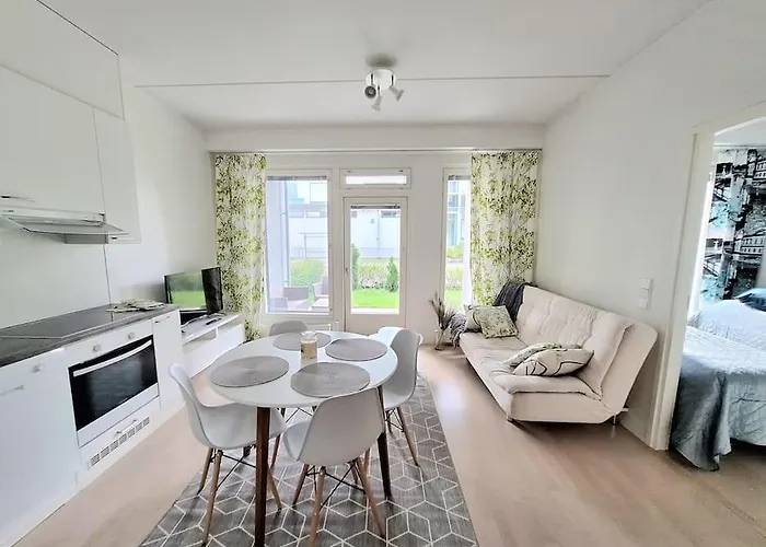 2-Room Apartment 7 Min By Train From Airport
