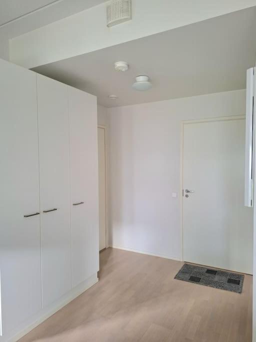 2-room 7 Min By Train From Airport Apartment *