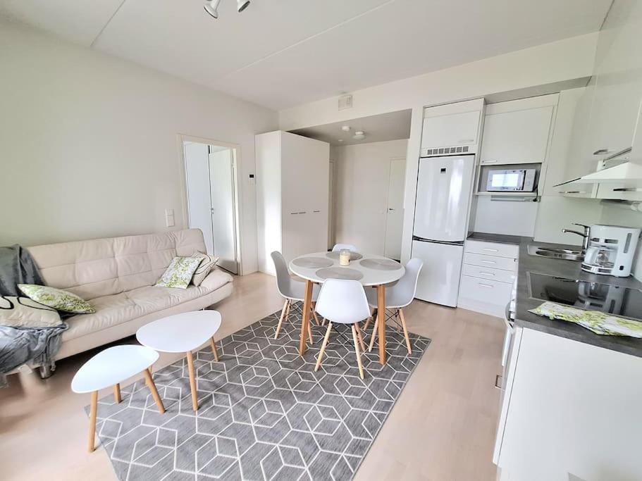 2-room 7 Min By Train From Airport Vantaa