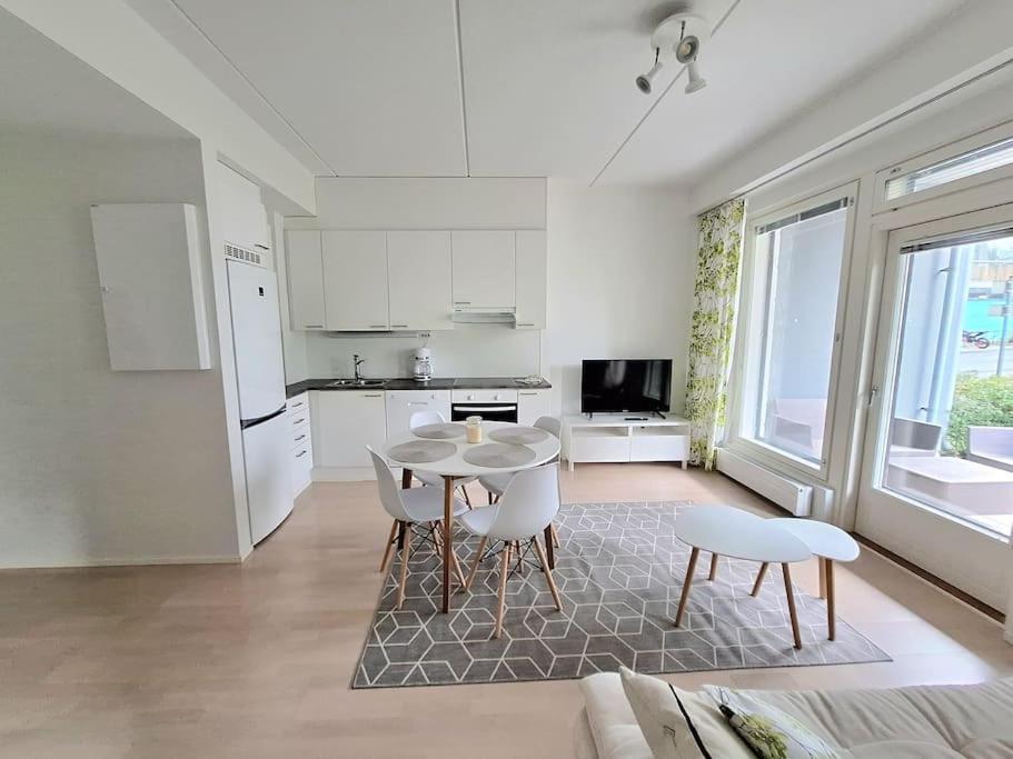 2-room 7 Min By Train From Airport * Vantaa